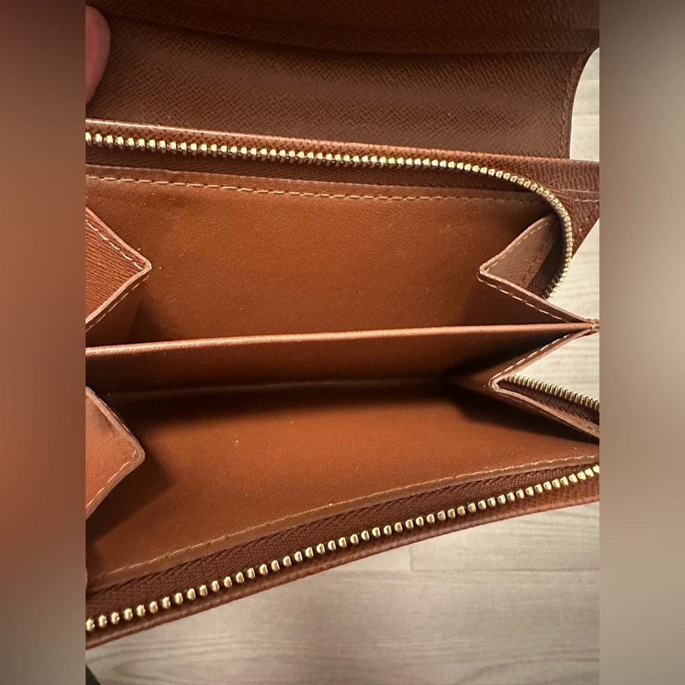 Louis Vuitton Monogram Wallet - Picture 4 of 10